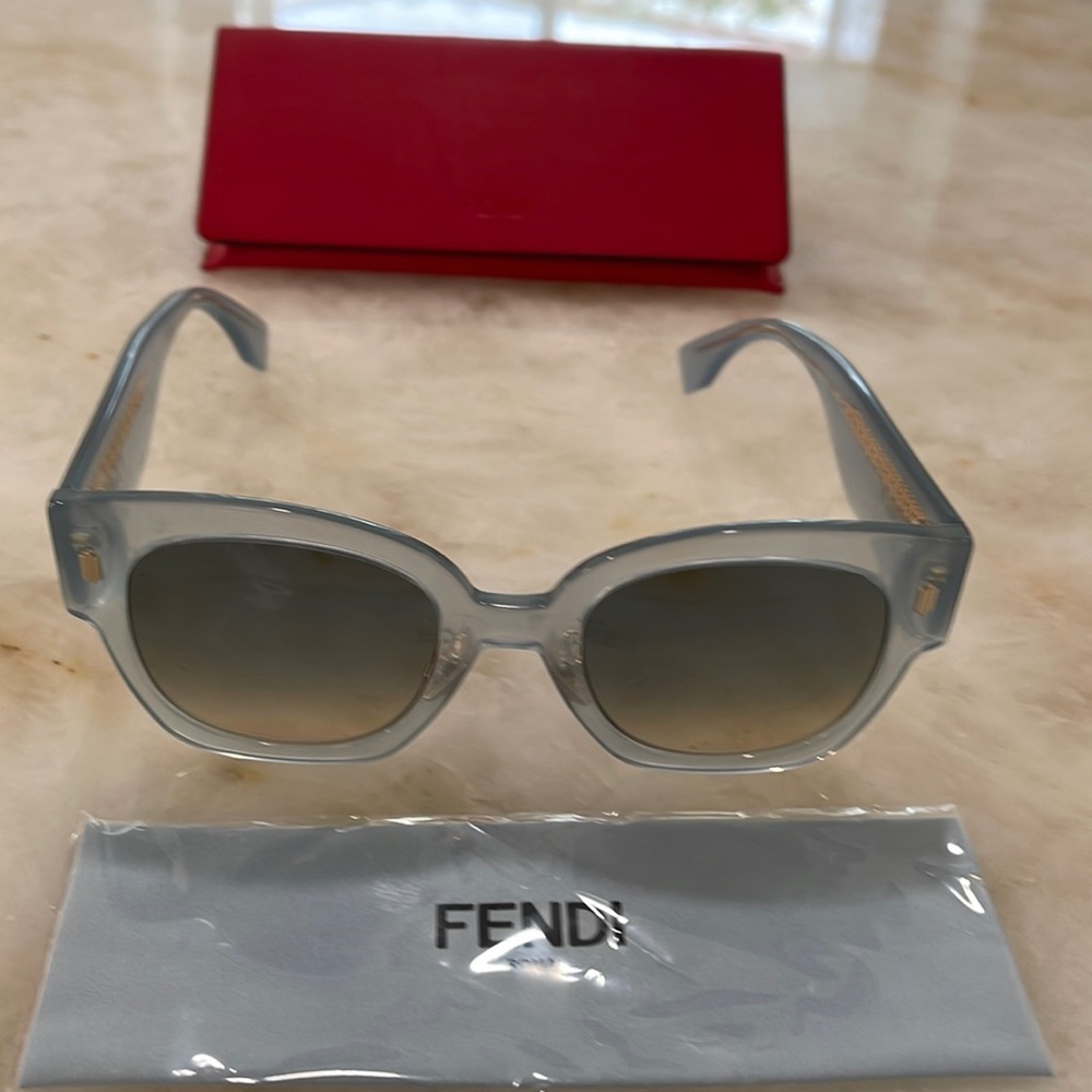 Beautiful Fendi Large sunglasses